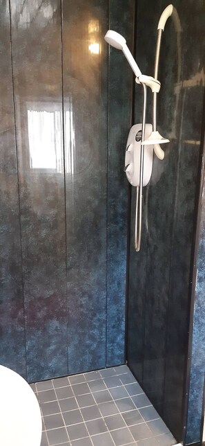 Cabin, 2 Bedrooms, Fireplace, Garden View | Bathroom - Chalet on Cloghans Pier (Cloghans)