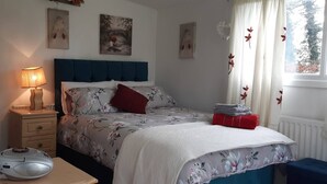 Cabin, 2 Bedrooms, Fireplace, Garden View | 2 bedrooms - Chalet on Cloghans Pier (Cloghans)