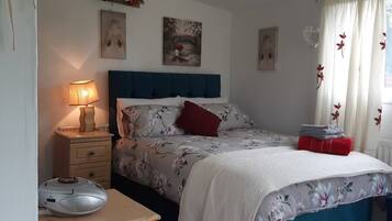 Cabin, 2 Bedrooms, Fireplace, Garden View | 2 bedrooms