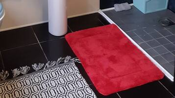 Cabin, 2 Bedrooms, Fireplace, Garden View | Bathroom