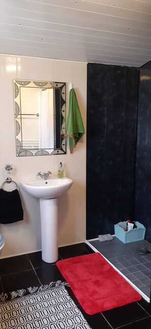 Cabin, 2 Bedrooms, Fireplace, Garden View | Bathroom - Chalet on Cloghans Pier (Cloghans)