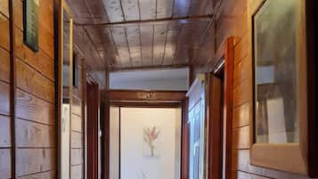 Cabin, 2 Bedrooms, Fireplace, Garden View | Bathroom amenities