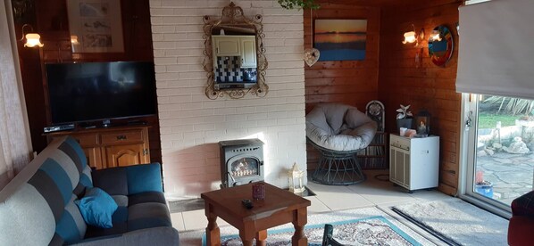 Cabane, 2 chambres, cheminée, vue jardin | Salle de séjour