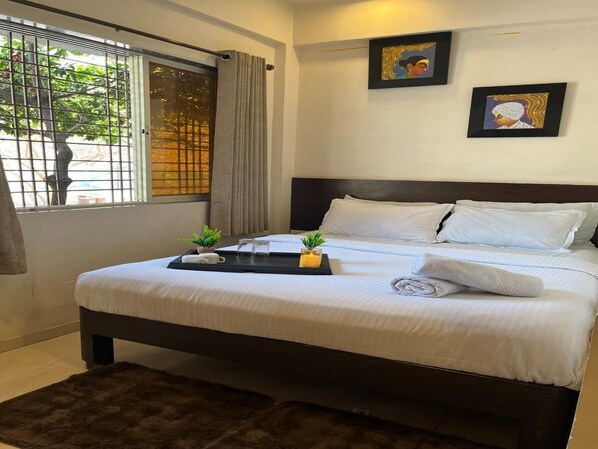 Deluxe dubbelrum - 1 queensize-säng - utsikt mot trädgården | Utsikt mot trädgården