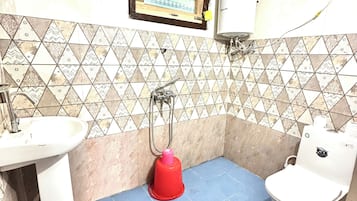 Deluxe Double or Twin Room, 1 Double Bed, Mountain View | Bathroom
