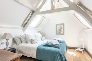 4 bedrooms, iron/ironing board, travel crib, free WiFi