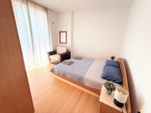 2 bedrooms, iron/ironing board, free WiFi, bed sheets