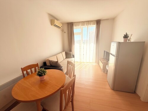 Sunny Day 5 apartment