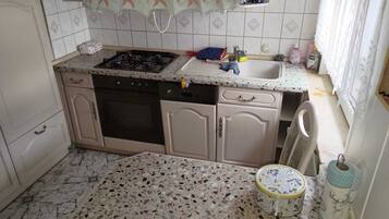 Mikrowelle, Ofen, Herdplatte, Geschirrspüler