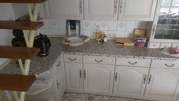 Mikrowelle, Ofen, Herdplatte, Geschirrspüler