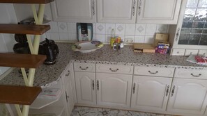 Mikrovågsugn, ugn, spishäll och diskmaskin