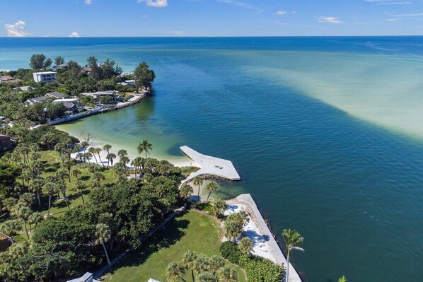 The perfect beach getaway on Sarasota Bay!
