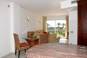 Interior - Beachfront Apartment in Estartit with Garden (Estartit)