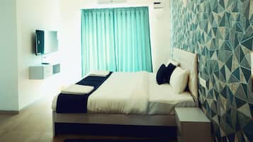 Comfort Studio Suite, Balcony | 1 bedroom, desk, laptop workspace, free WiFi