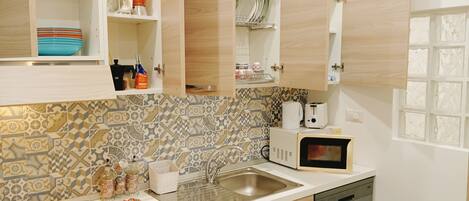 Micro-ondes, four, plaque de cuisson, lave-vaisselle