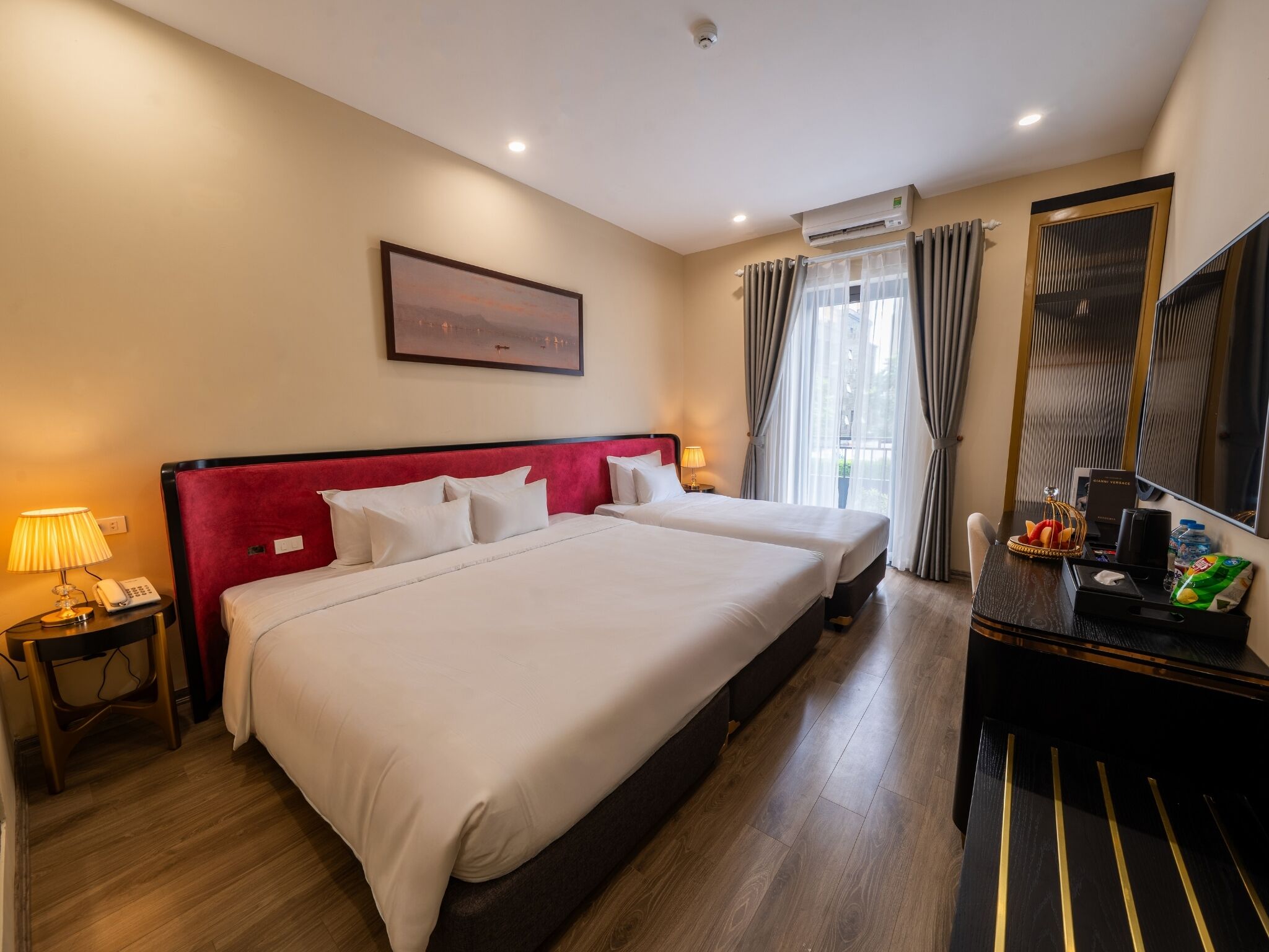 Habitación triple familiar, habitaciones conectadas | Vista a la ciudad