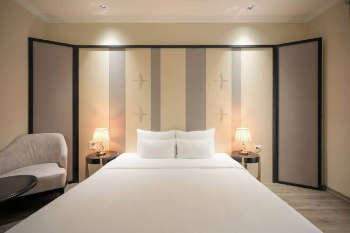 Minibar, in-room safe, individually decorated, desk