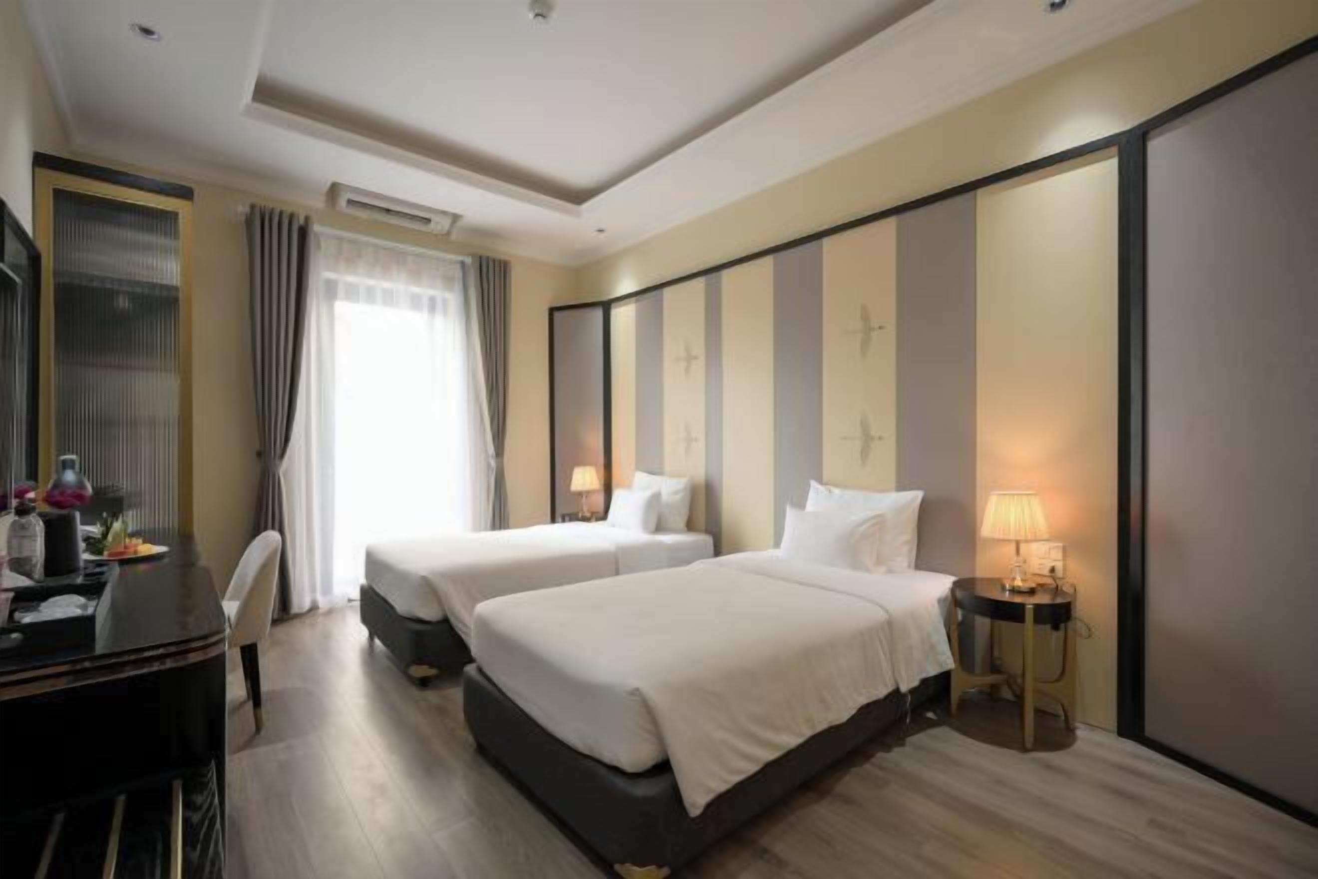 Minibar, caja de seguridad en la habitación y decoración personalizada 