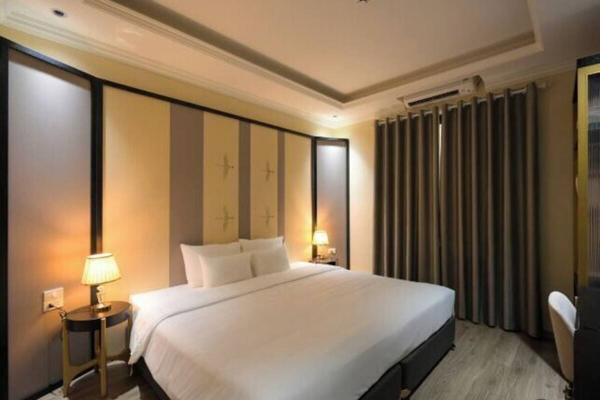 Minibar, in-room safe, individually decorated, desk