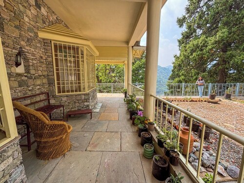 Arnav Villa- Charming Naini lake view retreat in Nainital