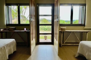 5 bedrooms, iron/ironing board, Internet