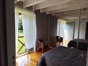 4 chambres, fer et planche à repasser, draps fournis