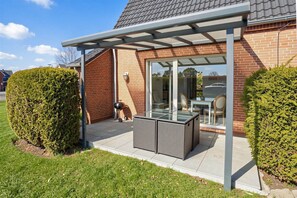 Outdoor dining - Apartment 'Seestern' with Shared Garden and Wi-Fi (Norden)