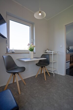 Dining - Apartment 'Seestern' with Shared Garden and Wi-Fi (Norden)