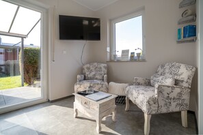 TV, stereo - Apartment 'Seestern' with Shared Garden and Wi-Fi (Norden)