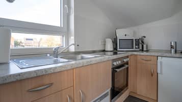 Køleskab, mikrobølgeovn, ovn, kogeplade