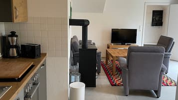 Microwave, oven, stovetop, coffee/tea maker