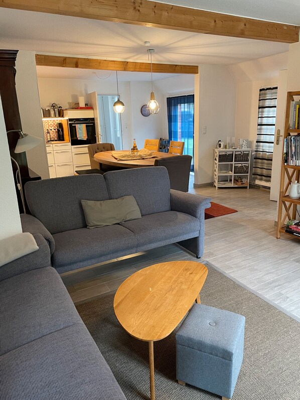 TV, fireplace - Holiday Home 'Birken' with Shared Garden and Wi-Fi (Hage)