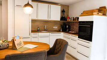 Microonde, forno, piano cottura, lavastoviglie