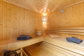 Sauna - Holiday Home 'Diemelblick' with Lake View, Private Terrace and Wi-Fi (Diemelsee)