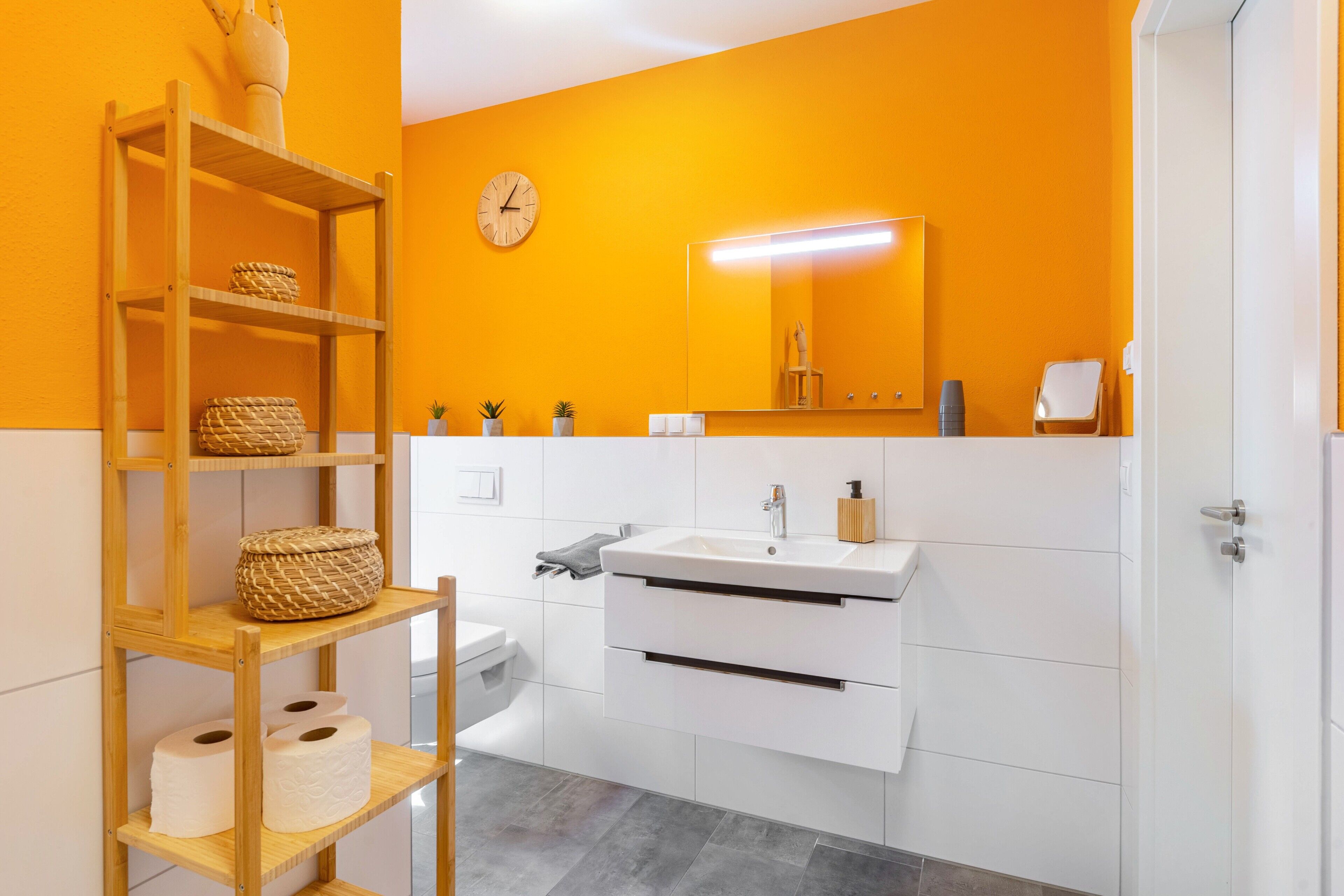 Een douche, een haardroger, handdoeken