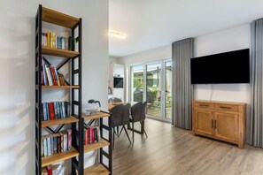 Interior - Holiday Home 'Diemelblick' with Lake View, Private Terrace and Wi-Fi (Diemelsee)