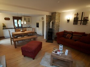 TV, fireplace - Holiday Home 'Paula' with Mountain View, Wi-Fi and Air Conditioning (Forbach)