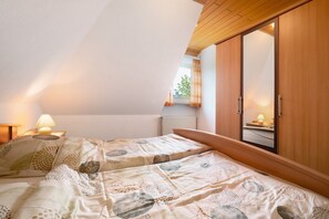 1 bedroom, bed sheets