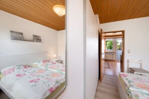 1 bedroom, bed sheets - Apartment 'Monika' with Balcony (Butjadingen)