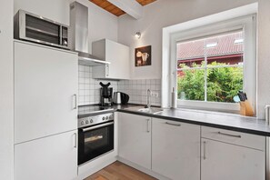 Frigorifero, microonde, forno, piano cottura