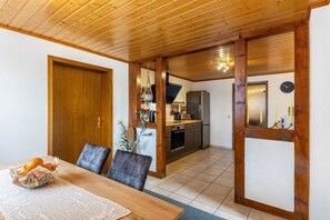 Dining - Apartment 'Boddenberg' with Private Terrace and Wi-Fi (Waldbröl)