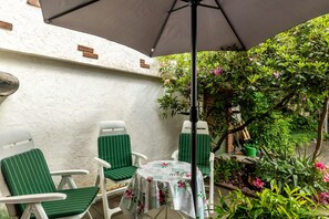 Outdoor dining - Apartment 'Boddenberg' with Private Terrace and Wi-Fi (Waldbröl)