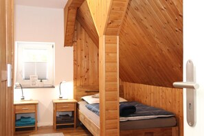 3 bedrooms, iron/ironing board, free WiFi, bed sheets