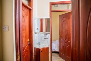 Exclusive Apartment, Pool View | Bathroom