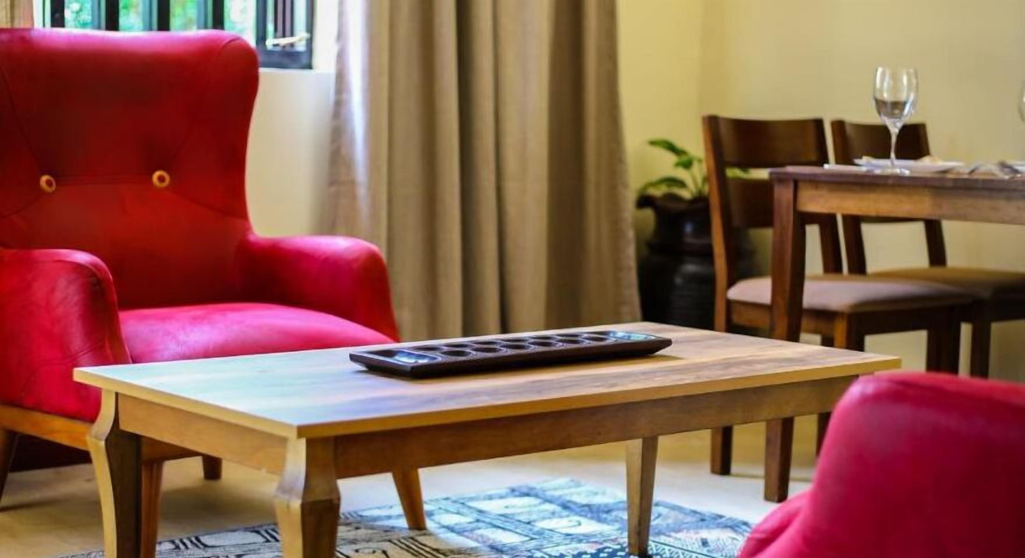 Exclusive-huoneisto, näköala uima-altaalle | Oleskelualue | 24–tuumainen äly-TV, jossa digitaalikanavat