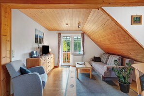 TV, bordtennis og stereoanlegg