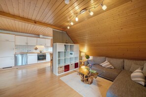 Televisio, pöytätennispöytä, stereot