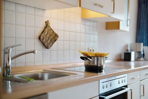 Réfrigérateur, four, plaque de cuisson, lave-vaisselle