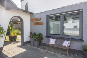 Property grounds - Apartment 'Riekes' with Mountain View, Private Terrace and Wi-Fi (Schmallenberg)