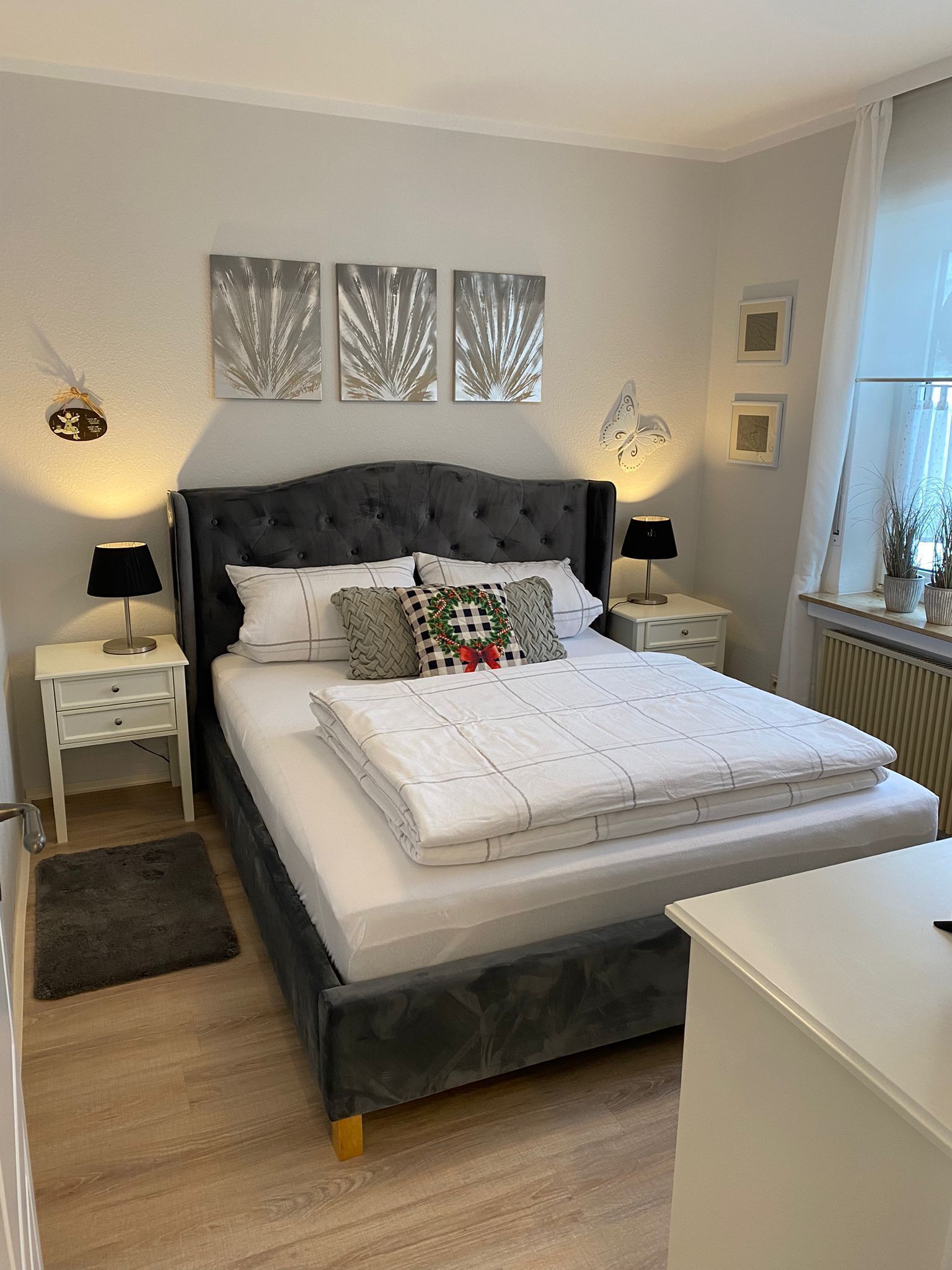 2 室のベッドルーム、アイロン / アイロン台、WiFi (無料)、ベッドシーツ